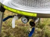 Hidraulikus gyümölcsprés, Speidel nyomásmérő, túlfolyó szelep és vízelvezető csap