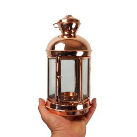 Vörösréz mécses tartó lámpa kézben tartva