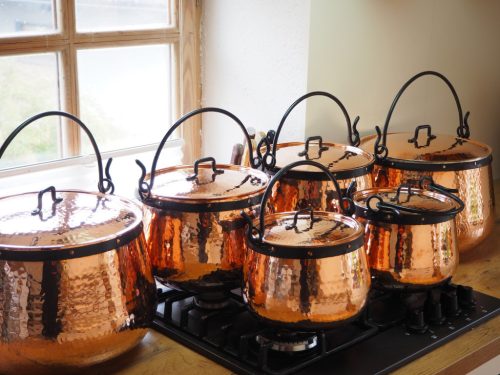 Különböző méretűű vörösréz üstök