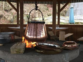 Vörösréz üst használat közben