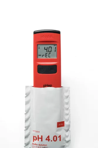 HI98107 pHep® pH teszter kalibrálás közben