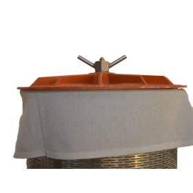 Speidel gyümölcsprés tartozék – belső finom szövésű szövetzsák a hidraulikus présbe helyezve